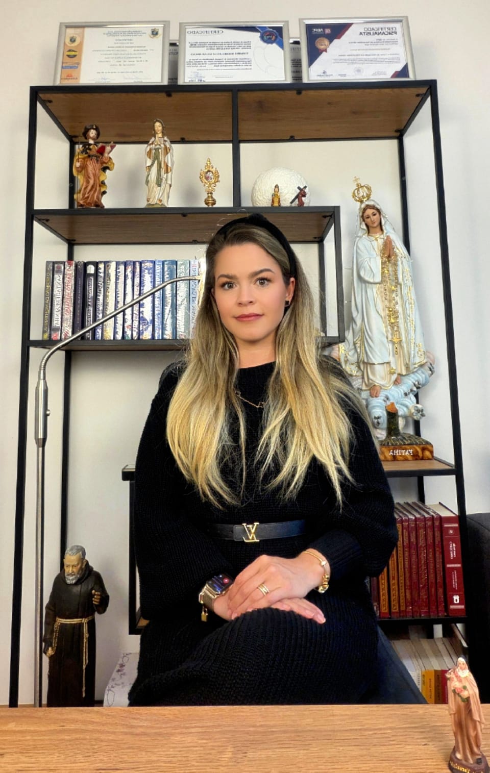 Foto profissional de Thamiris Nakao no consultório