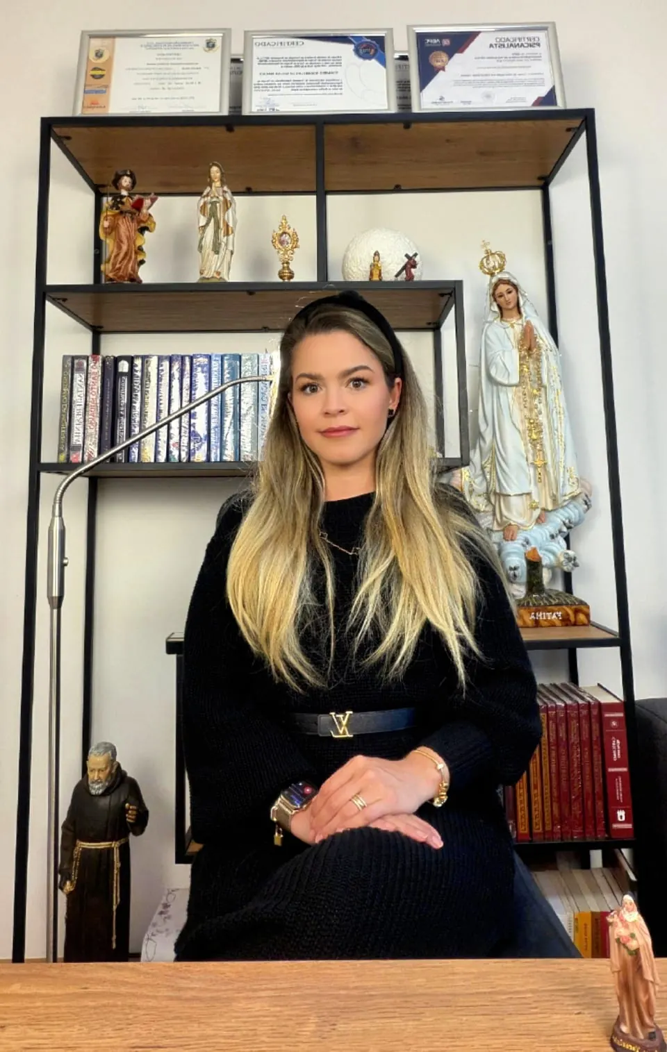 Foto profissional de Thamiris Nakao no consultório